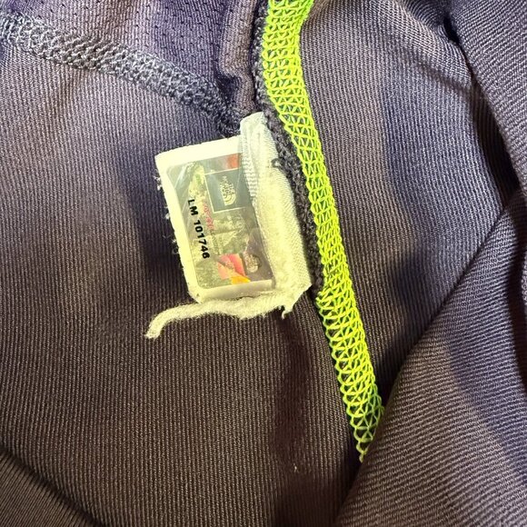 The North Face VaporWick Capri Leggings S Plum EUC Zip Pocket - Picture 10 of 13